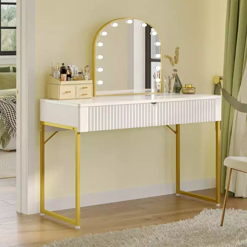 Bureau d'ordinateur cannelé élégant de 119 cm, Coiffeuse moderne et bureau d'étude avec cadre en métal doré pour chambre à coucher, bureau, blanc