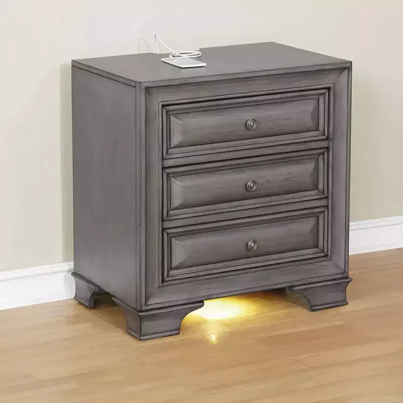 Table de chevet à 3 tiroirs avec ports USB : en bois, poignées antiques, cèdre