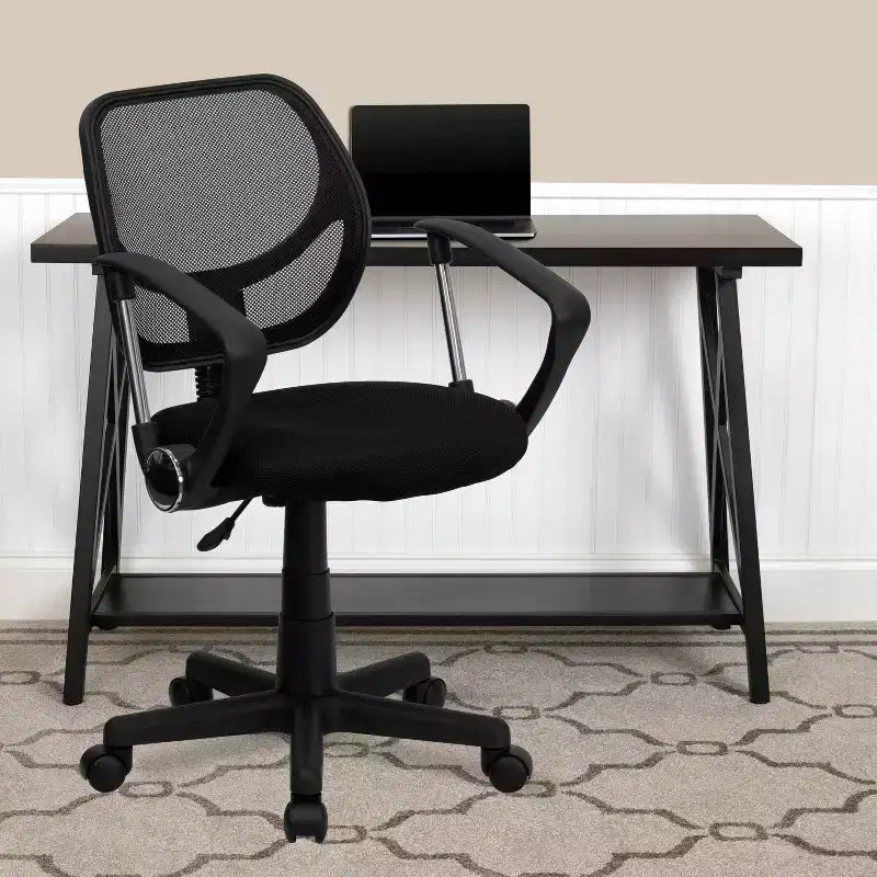 Chaise de bureau pivotante à dossier mi-haut en maille avec dossier carré incurvé et accoudoirs