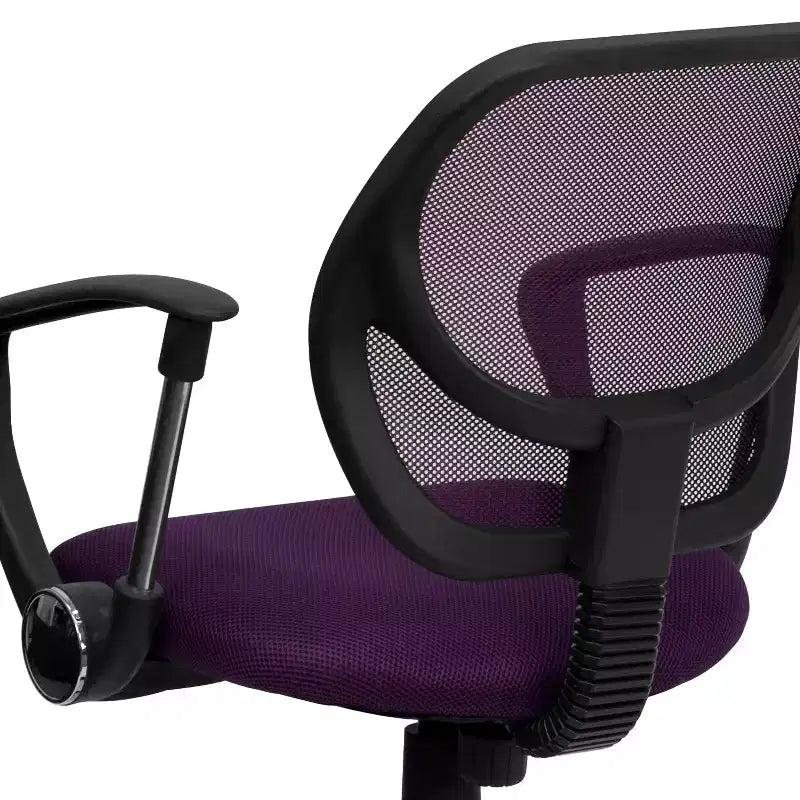 Chaise de bureau pivotante à dossier mi-haut en maille avec dossier carré incurvé et accoudoirs