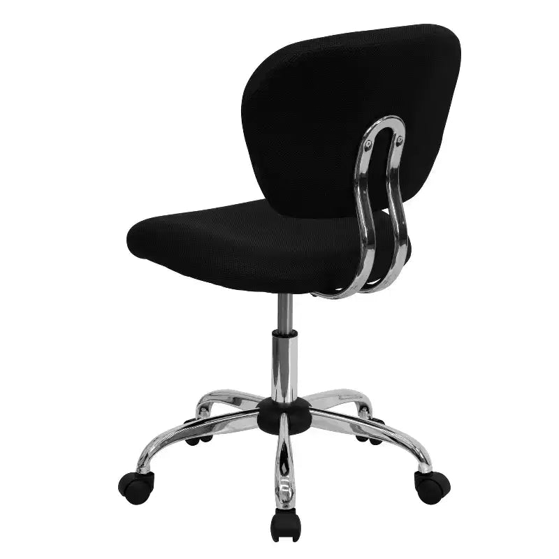 Chaise de bureau ergonomique pivotante en maille, dossier mi-hauteur, avec accoudoirs et base chromée