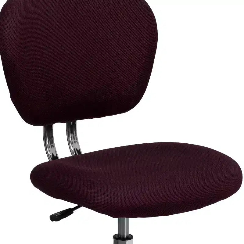 Chaise de bureau ergonomique pivotante en maille, dossier mi-hauteur, avec accoudoirs et base chromée