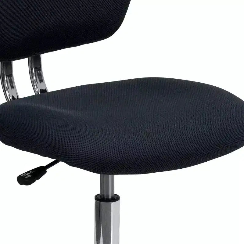 Chaise de bureau ergonomique pivotante en maille, dossier mi-hauteur, avec accoudoirs et base chromée