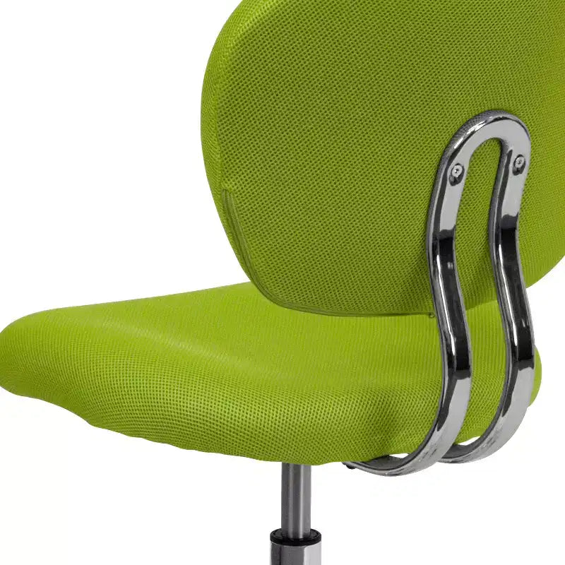 Chaise de bureau ergonomique pivotante en maille, dossier mi-hauteur, avec accoudoirs et base chromée